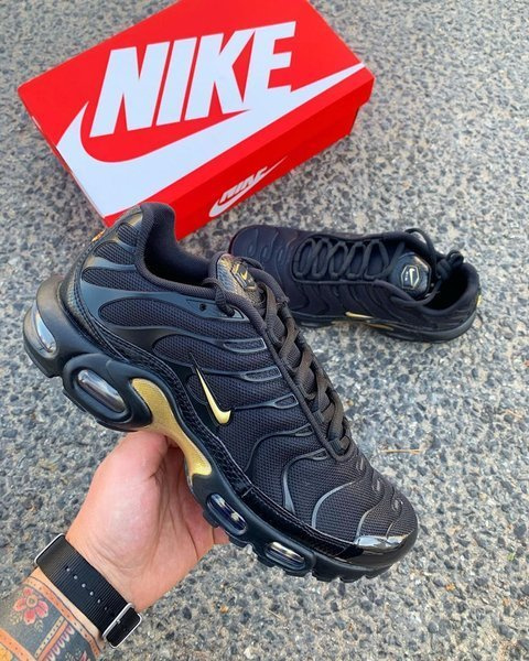 nike air max plus tn black gold